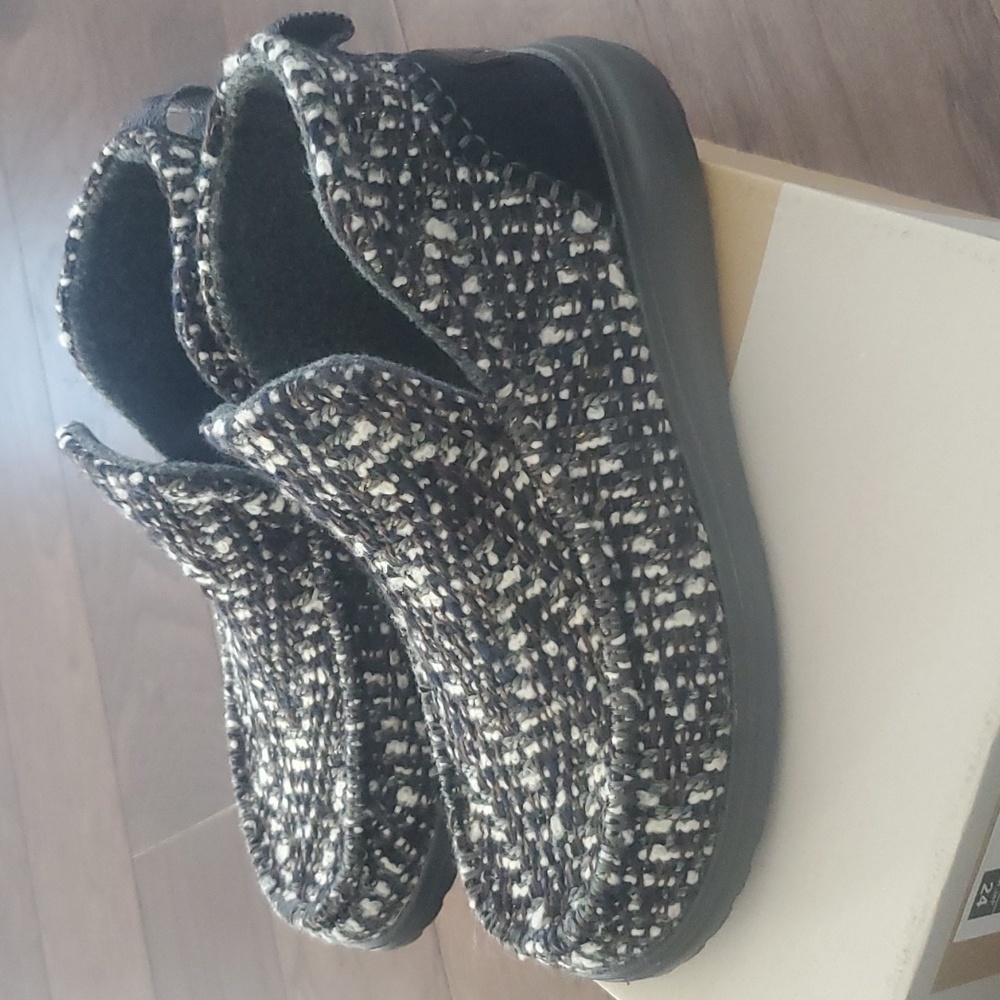 HEY DUDE DENNY CHEVRON BLUE ANKLE BOOTS